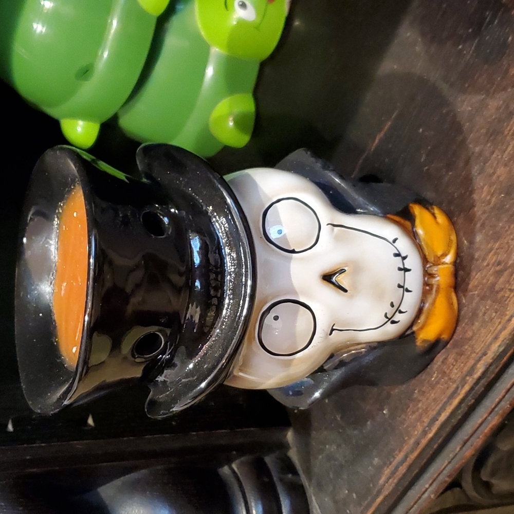 YANKEE CANDLE RARE FIND. Skull with hat candle holder - RETIRED